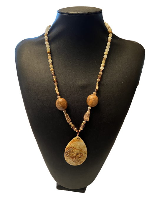 Muttitan Agate Pendant